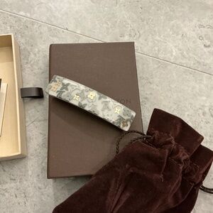 Lucite hair clip Louis Vuitton